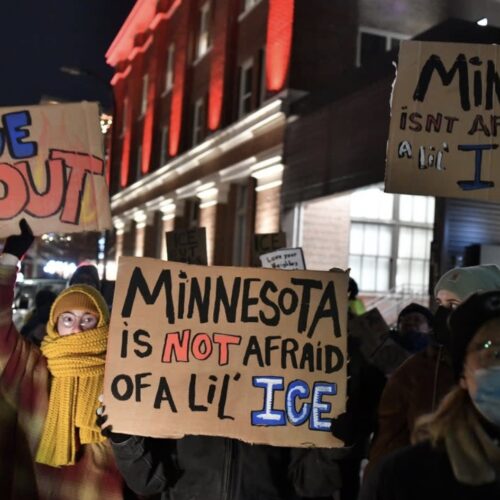 ¡Puta de mierda! Racismo, misoginia y homofobia: los ingredientes tóxicos de la violencia del ICE.