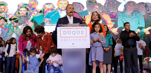 presidente-eleito-da-colombia-ivan-duque-discursa-para-apoiadores-apos-vitoria-1529284891554_615x300