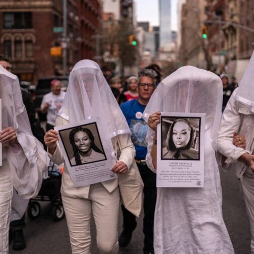 A direita quer exterminar as pessoas trans. Os liberais estão ajudando.